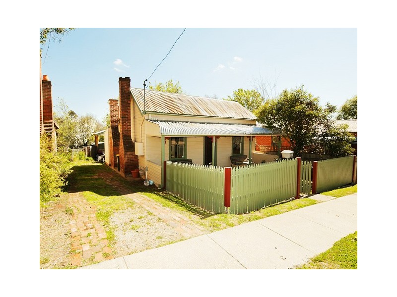 24 Isabella Street, Queanbeyan NSW 2620