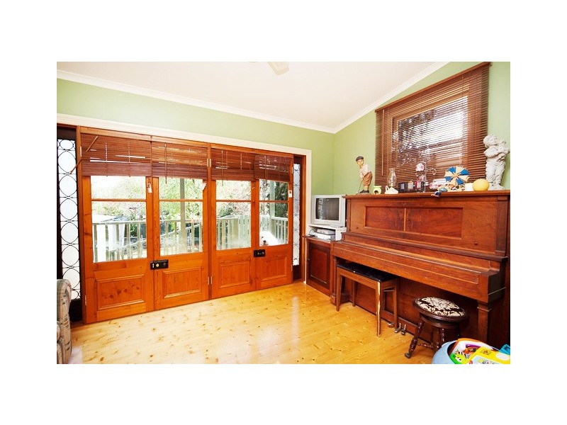 24 Isabella Street, Queanbeyan NSW 2620