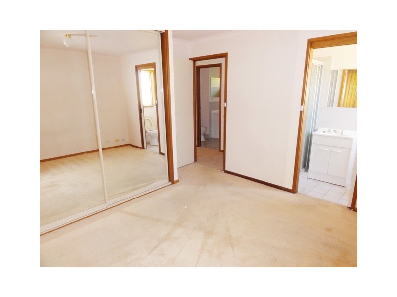 2/28 Ringrose Crescent, Isaacs ACT 2607