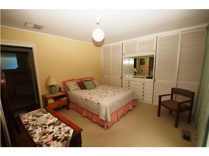 1 Phillips Place, Latham ACT 2615