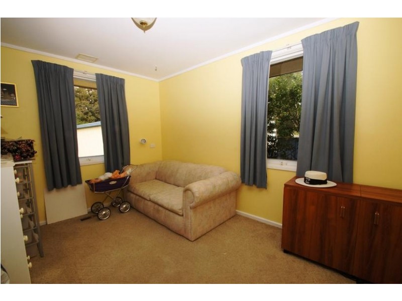 1 Phillips Place, Latham ACT 2615