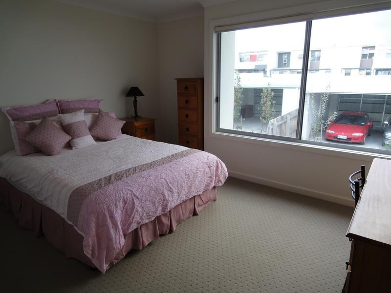 8 Chance Street, Crace ACT 2911
