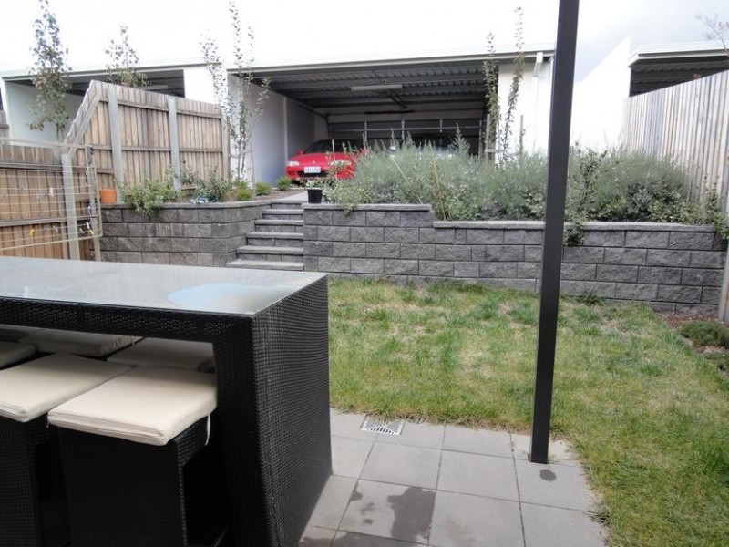 8 Chance Street, Crace ACT 2911