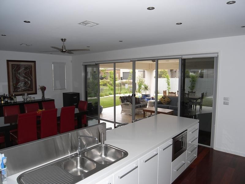 17 Bungle Bungle Crescent, Harrison ACT 2914