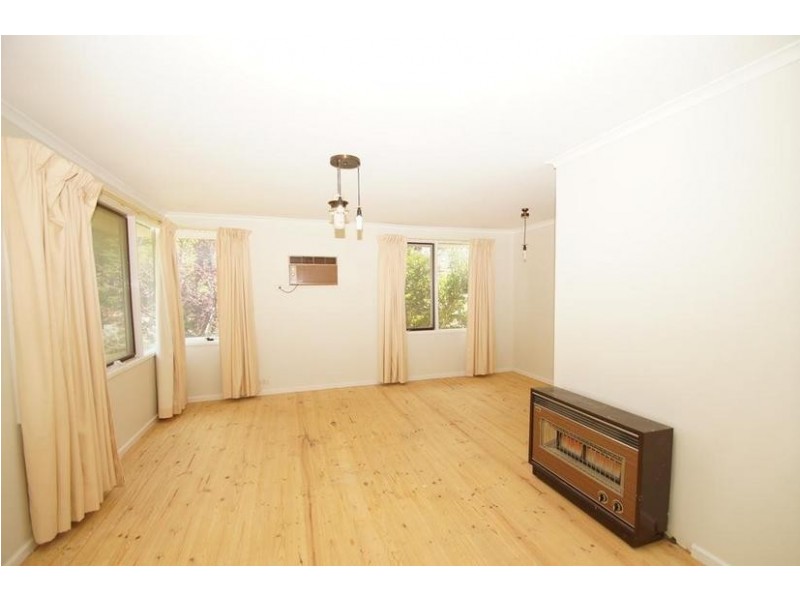 121 Osburn Drive, Macgregor ACT 2615