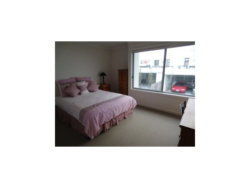 8 Chance Street, Crace ACT 2911