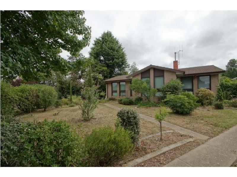 14 Phillips Place, Latham ACT 2615
