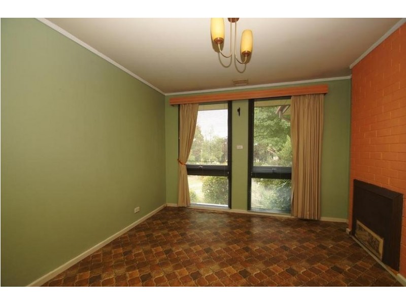 14 Phillips Place, Latham ACT 2615