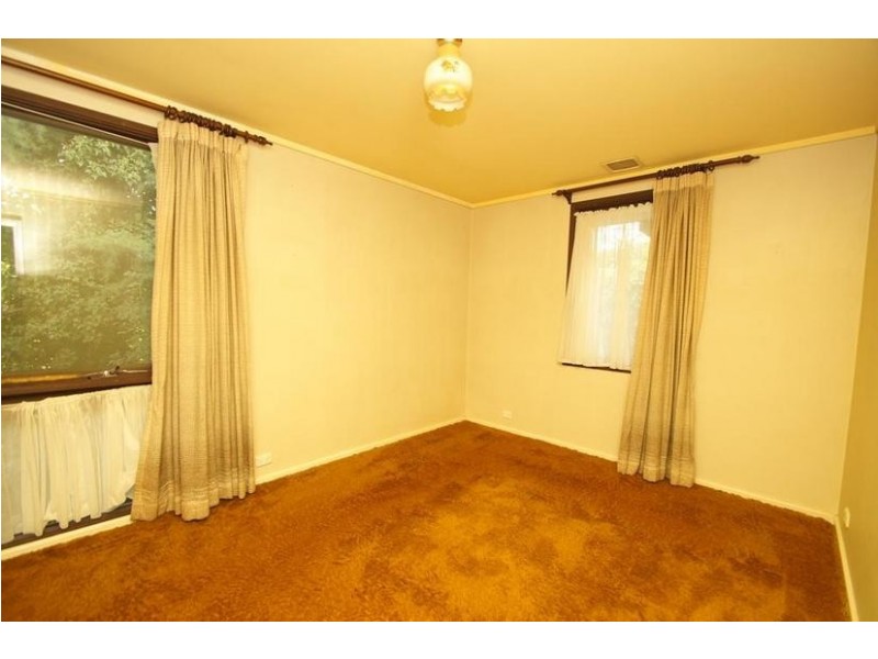 14 Phillips Place, Latham ACT 2615
