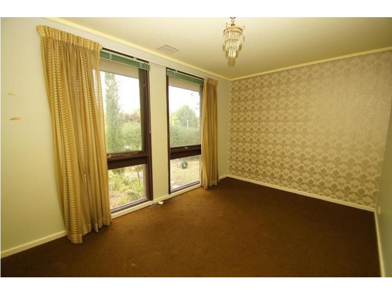 14 Phillips Place, Latham ACT 2615