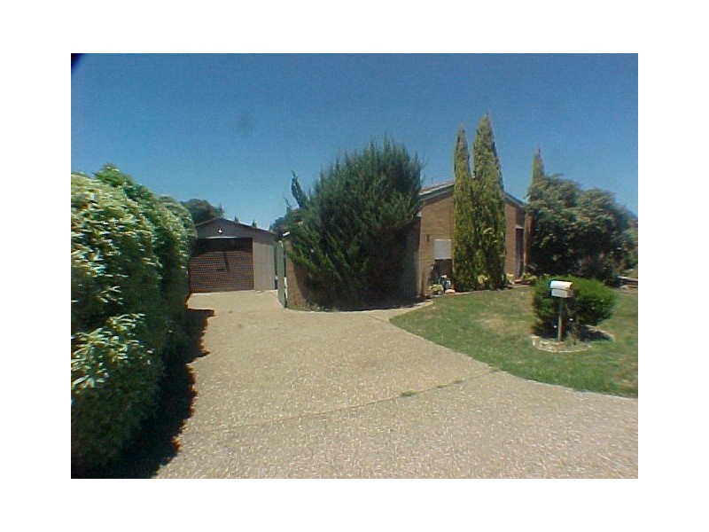 8 McGhie Place, Latham ACT 2615