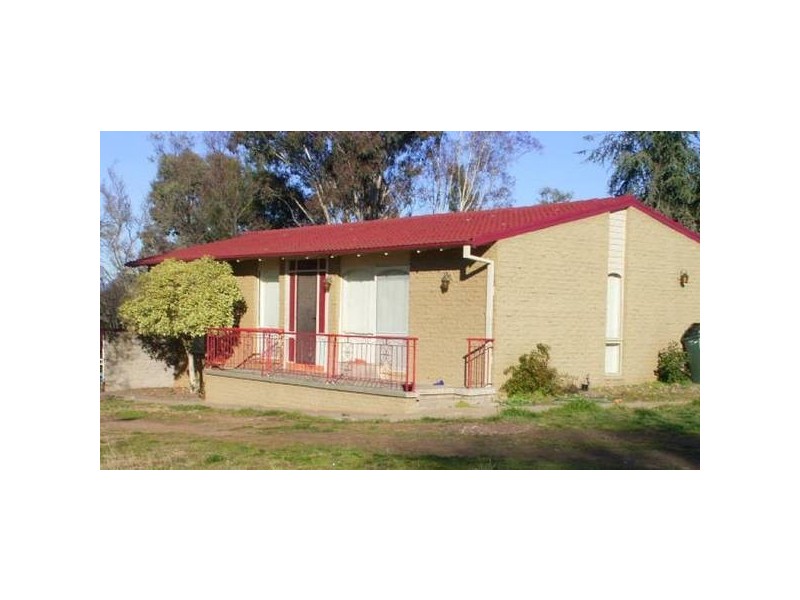 1 Emmott PLACE, Charnwood ACT 2615