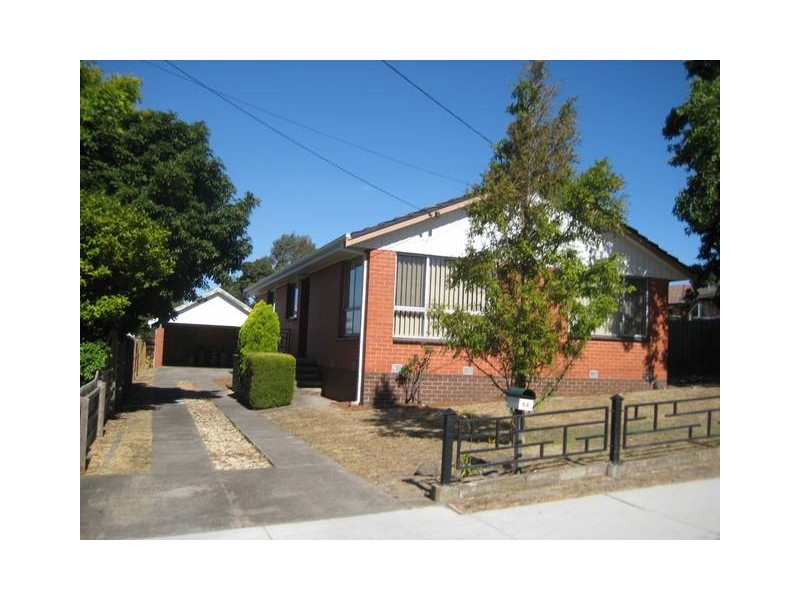 42 Charles Avenue, Hallam VIC 3803
