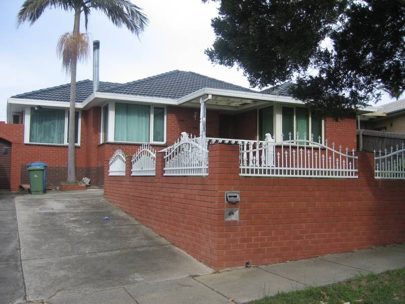 2 Adelong Court, Dandenong North VIC 3175