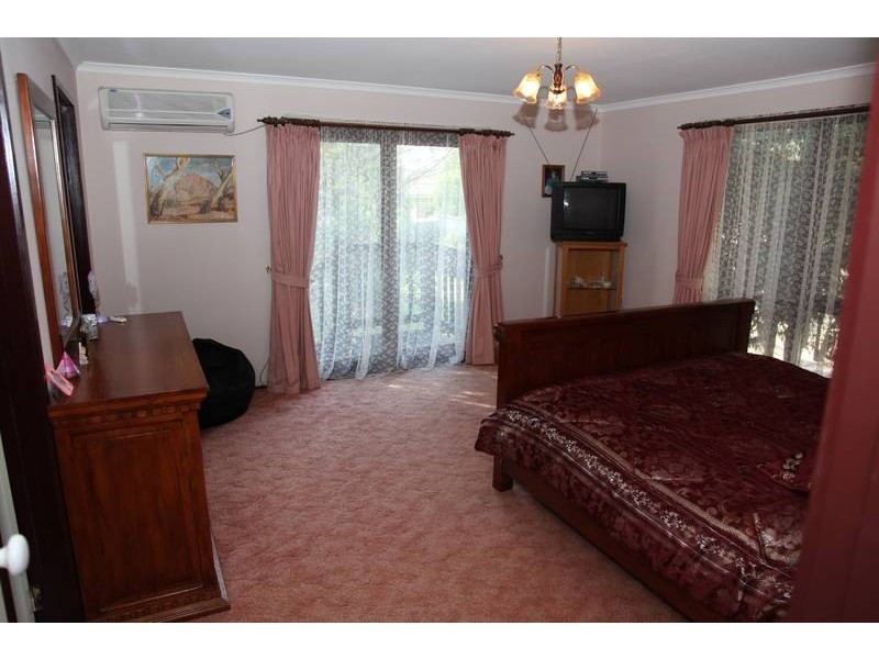 8 Marnie Place, Hallam VIC 3803