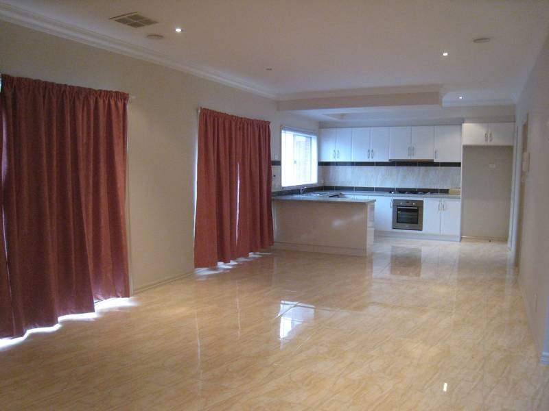 2/20 Napier Street, Dandenong VIC 3175