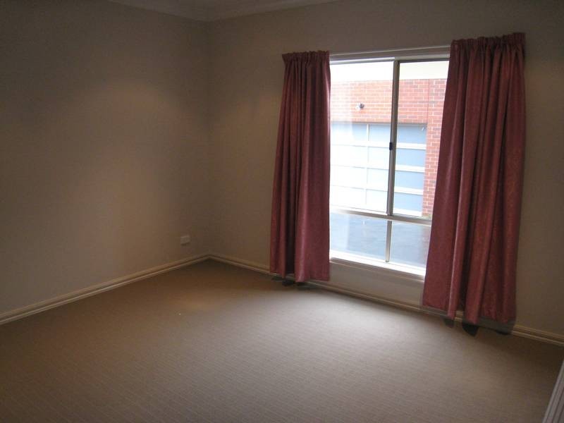 2/20 Napier Street, Dandenong VIC 3175