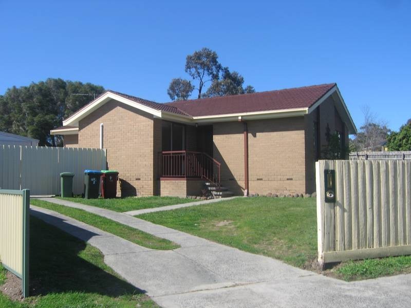 2 Calrossie Close, Endeavour Hills VIC 3802