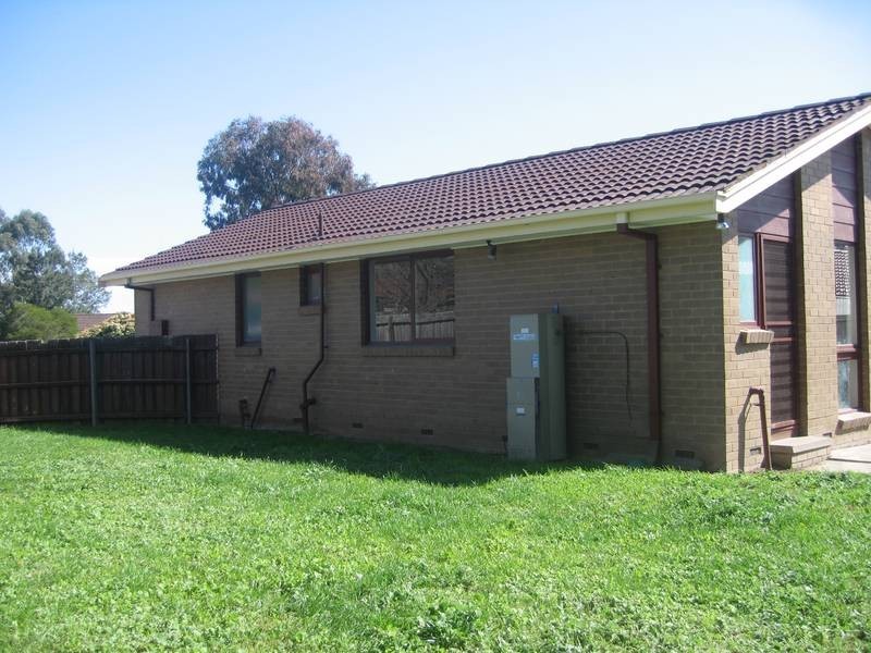 2 Calrossie Close, Endeavour Hills VIC 3802