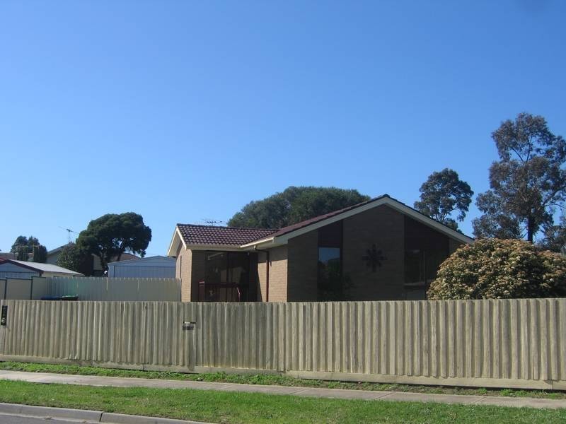 2 Calrossie Close, Endeavour Hills VIC 3802
