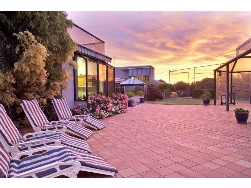 6 Sylvan Court, Dandenong North VIC 3175