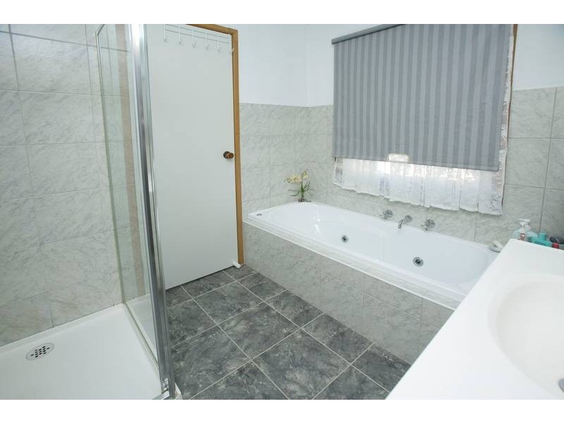 55 Crossdale Rise, Endeavour Hills VIC 3802