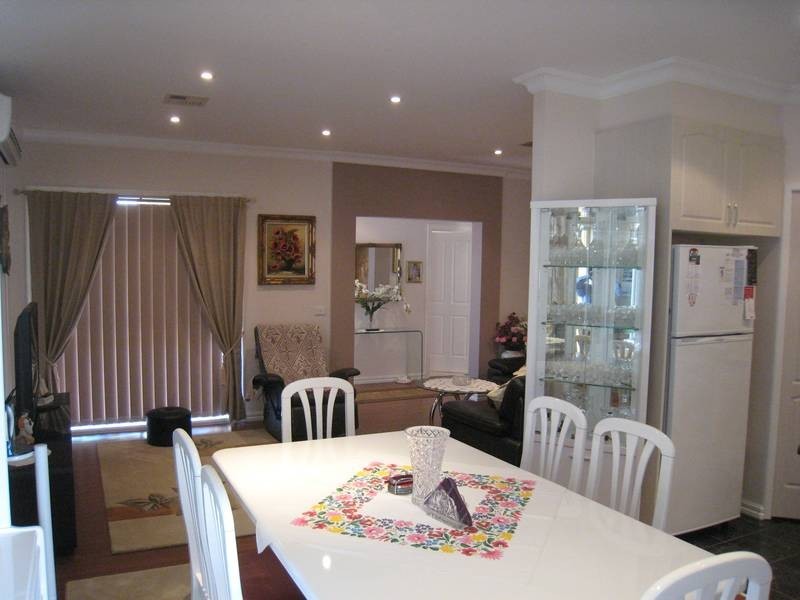 2/21 Rebecca Street, Doveton VIC 3177