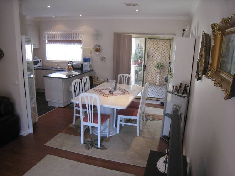 2/21 Rebecca Street, Doveton VIC 3177