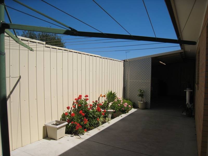 2/21 Rebecca Street, Doveton VIC 3177