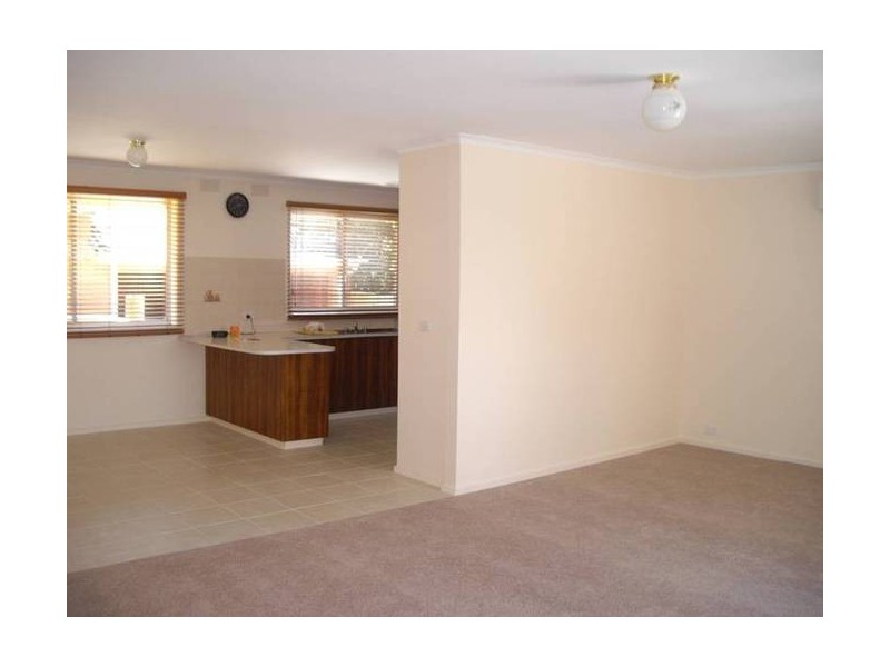 8 Glenelg Street, Dandenong North VIC 3175