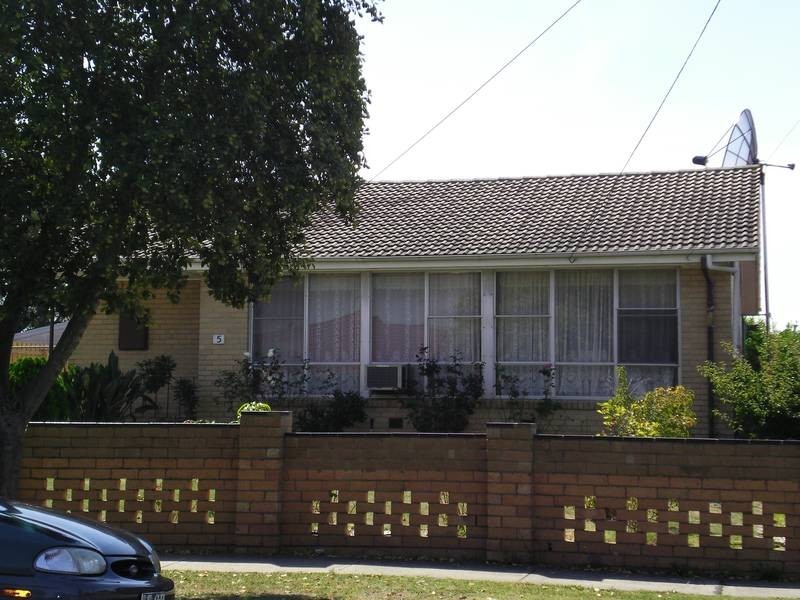 5 Sylvia Street, Dandenong North VIC 3175