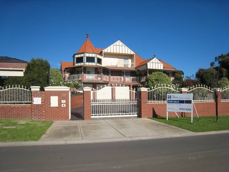 17 West Vista Place, Narre Warren North VIC 3804