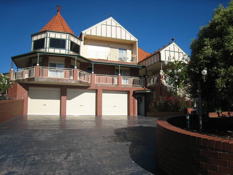 17 West Vista Place, Narre Warren North VIC 3804