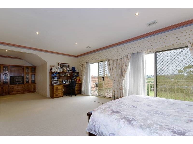 17 West Vista Place, Narre Warren North VIC 3804