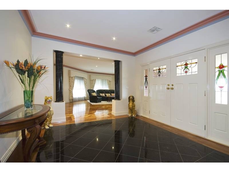 17 West Vista Place, Narre Warren North VIC 3804
