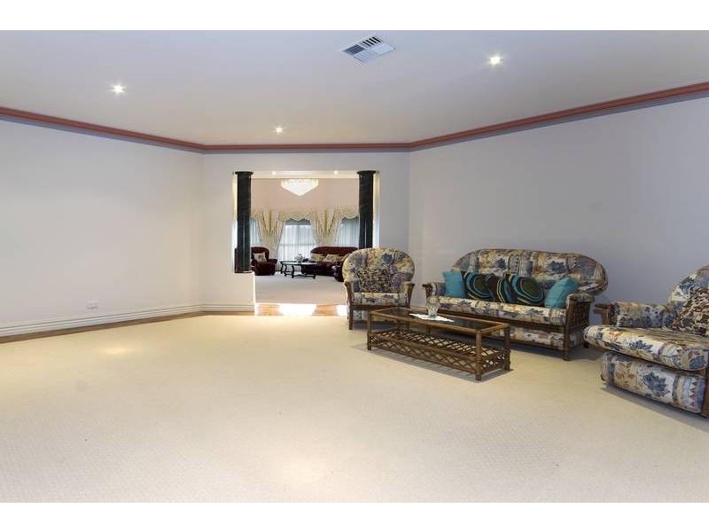 17 West Vista Place, Narre Warren North VIC 3804