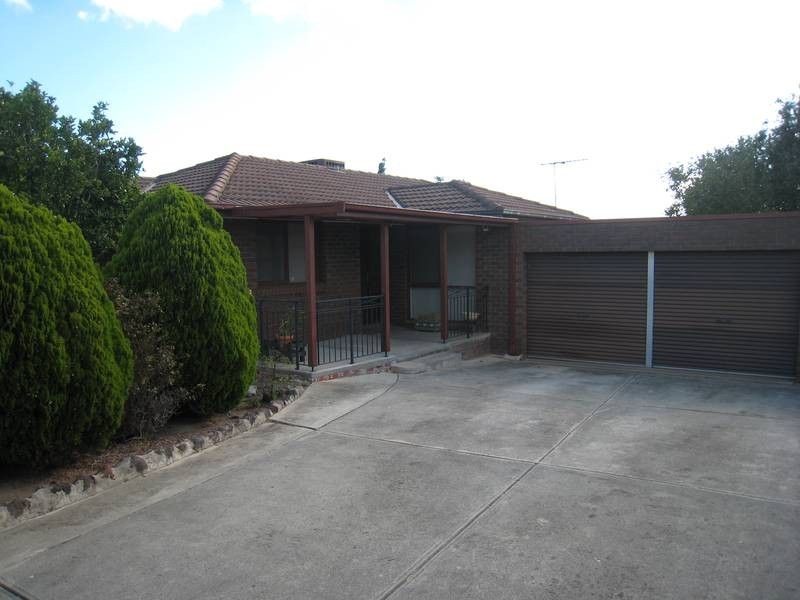 19 John Fawkner Drive, Endeavour Hills VIC 3802