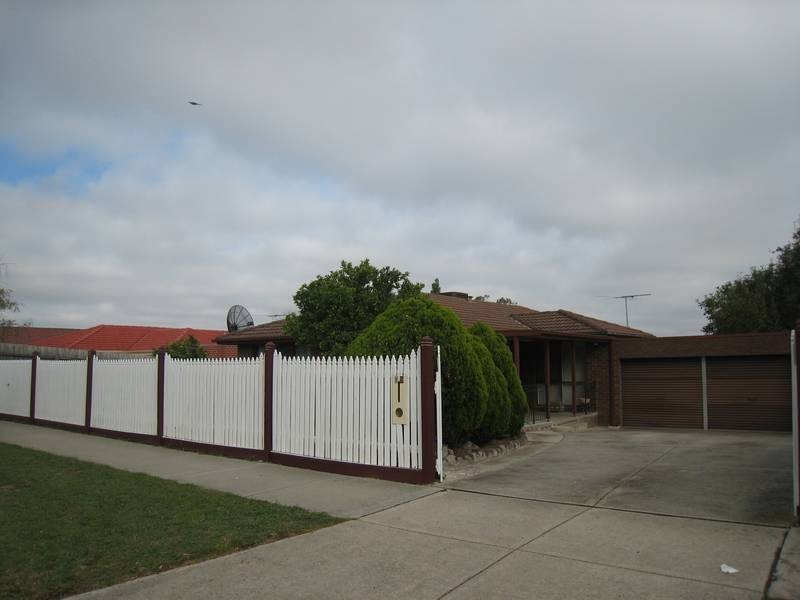 19 John Fawkner Drive, Endeavour Hills VIC 3802