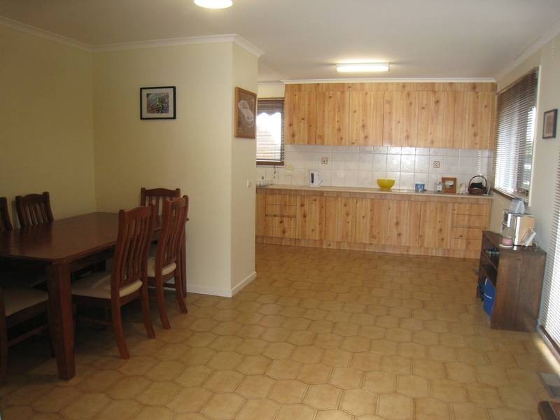 19 John Fawkner Drive, Endeavour Hills VIC 3802