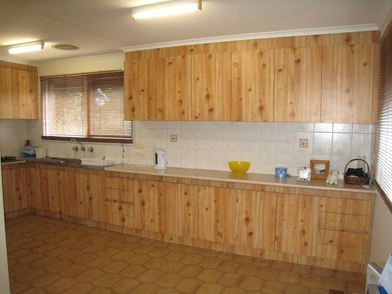 19 John Fawkner Drive, Endeavour Hills VIC 3802