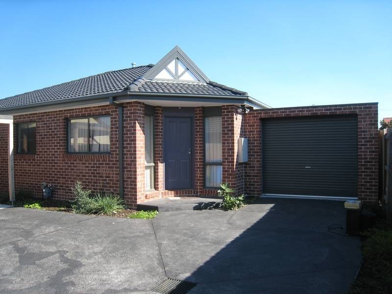 2/23 Hughes Crescent, Dandenong North VIC 3175