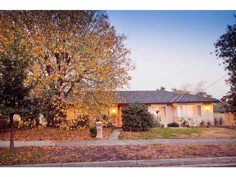 4 Sorbus Close, Endeavour Hills VIC 3802