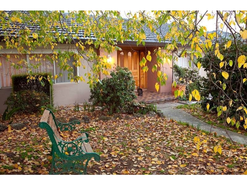 4 Sorbus Close, Endeavour Hills VIC 3802