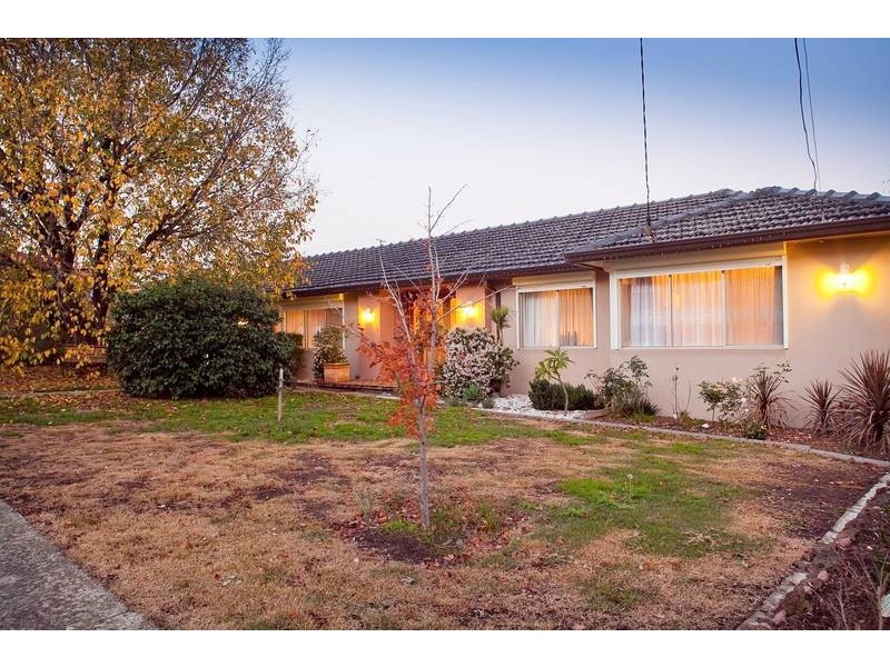 4 Sorbus Close, Endeavour Hills VIC 3802