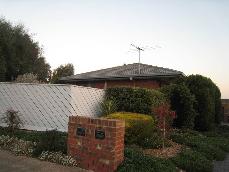 1/56 Arthur Phillip Drive, Endeavour Hills VIC 3802