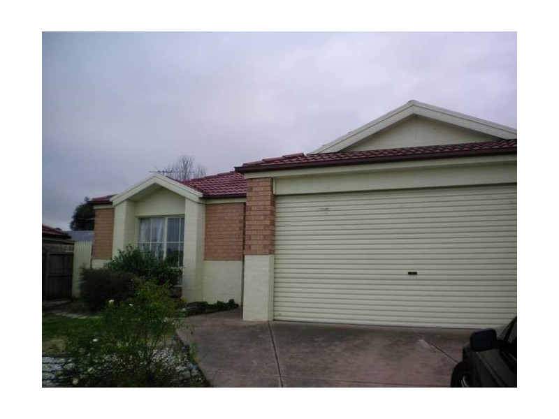 2 Stephanie Avenue, Berwick VIC 3806