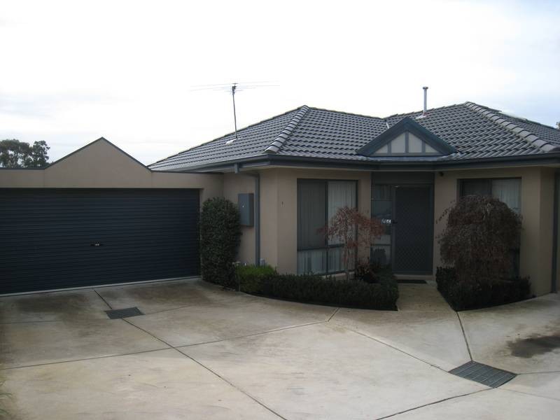2/3 Koonalda Grove, Dandenong North VIC 3175