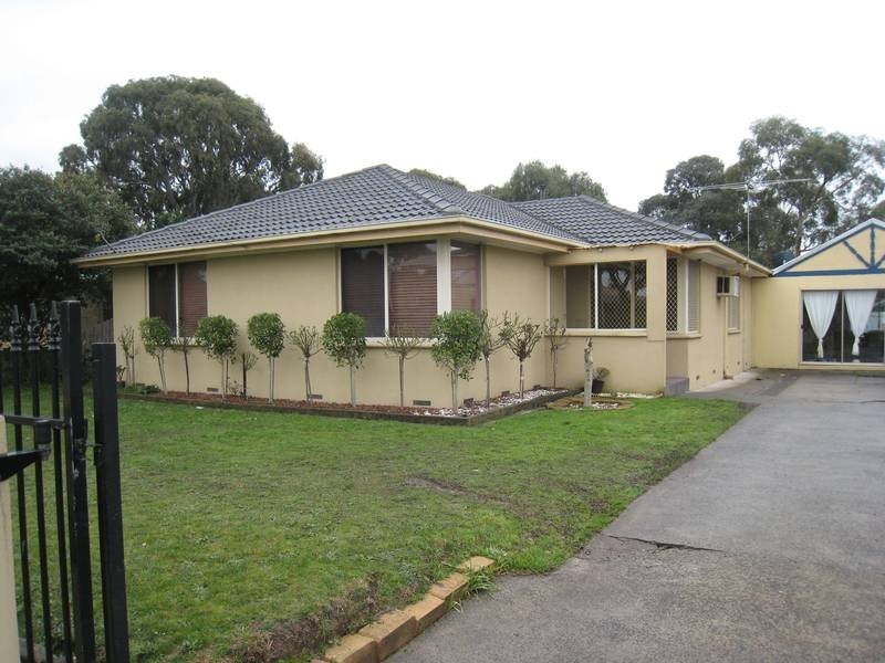 44 Greenvalley Crescent, Hampton Park VIC 3976