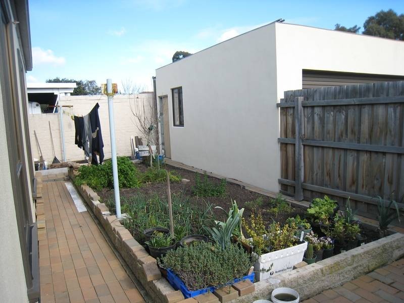 1/4 Easterleigh Court, Dandenong North VIC 3175