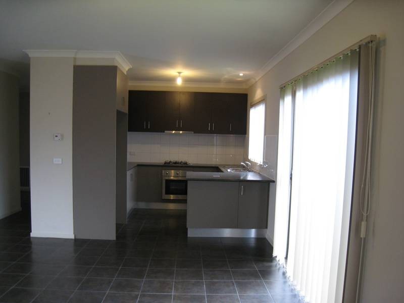 2/23 Hughes Crescent, Dandenong North VIC 3175